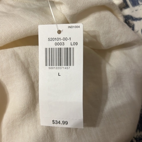 Old Navy Embroidered Split Neck Top in Embroidered Cream, Size M & Size L,
NWT - Picture 15 of 17